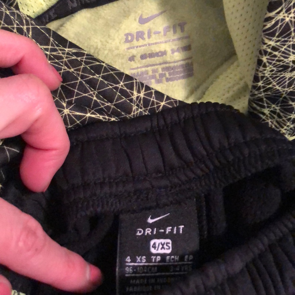 Nike Kids Matching Set in Black and Green - Picture 3 of 4